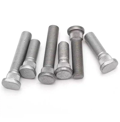 ¿Todos los tornillos de los cubos de las ruedas son iguales?